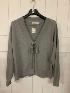 Lot 634  
            Nottingham SR3 - Delivery Only 
                
WOMEN'S DESIGNER GREY CARDI SIZE: M ORIGINAL RRP £118