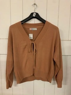 Lot 637  
            Nottingham SR3 - Delivery Only 
                
WOMEN'S DESIGNER AGED TERRACOTA TAUPE CARDI SIZE: M ORIGINAL RRP £118