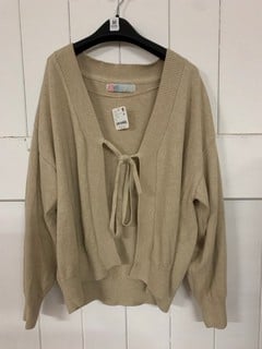 Lot 639  
            Nottingham SR3 - Delivery Only 
                
WOMEN'S OATMEAL HEATHER CARDI SIZE: S ORIGINAL RRP £118