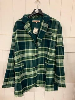 Lot 640  
            Nottingham SR3 - Delivery Only 
                
REGGIE BLAZER SIZE: L ORIGINAL RRP £168