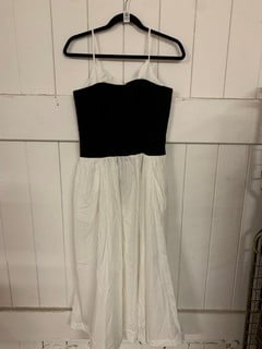 Lot 643  
            Nottingham SR3 - Delivery Only 
                
WOMEN'S DESIGNER DRESS SIZE: S ORIGINAL RRP £148