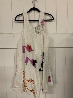 Lot 644  
            Nottingham SR3 - Delivery Only 
                
WOMEN'S DESIGNER DRESS SIZE: 1X PLUS ORIGINAL RRP £158