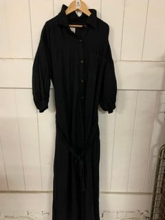 Lot 648  
            Nottingham SR3 - Delivery Only 
                
WOMEN'S BLACK DRESS SIZE: M ORIGINAL RRP £158