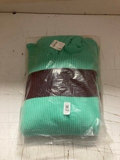 Lot 766  
            Nottingham SR3 - Delivery Only 
                
WOMEN'S DESIGNER KAMI SWEATER SET L (GREEN) ORIGINAL RRP £118