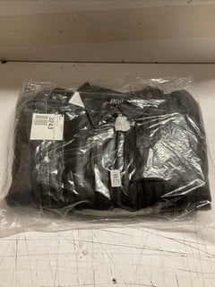 Lot 775  
            Nottingham SR3 - Delivery Only 
                
BDG FLIGHT JACKET IN BLACK SIZE XXL