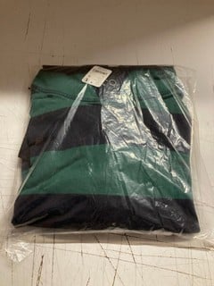 Lot 823  
            Nottingham SR3 - Delivery Only 

                
WOMEN'S DESIGNER YOUR FAVOURITE STRIPE JUMPER XL (GREEN) ORIGINAL RRP £118