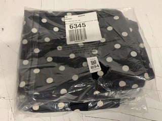 Lot 894  
            Nottingham SR3 - Delivery Only 

                
4 X WOMEN'S DESIGNER MOLLY PRINTED SLIM PANTS ORIGINAL RRP £88 EACH