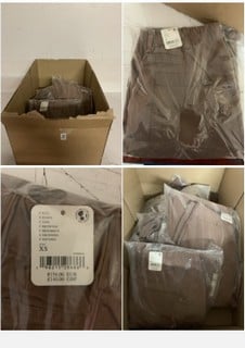 Lot 897  
            Nottingham SR3 - Delivery Only 

                
BOX OF HAYDEN CARPENTER PULL ON PANTS ORIGINAL RRP £140 EACH