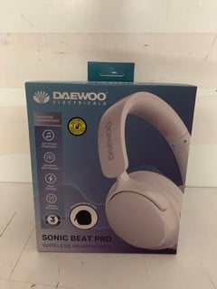 Lot 901  
            Nottingham SR3 - Delivery Only 

                
3 X DAEWOOD SONIC BEAT PRO WIRELESS HEADPHONES IN WHITE