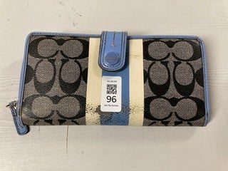 Lot 96  
            Nottingham SR3 - Delivery Only 

                
COACH F22908 SIGNATURE CANVAS WALLET