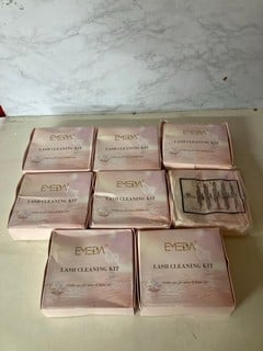 Lot 716  
            Nottingham SR5 - Delivery Only 

                
BOX OF ITEMS TO INC CLAIROL NICE N EASY