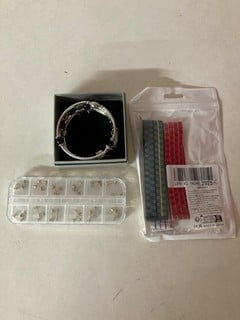 Lot 758  
            Nottingham SR5 - Delivery Only 

                
BOX OF COSTUME JEWELLERY