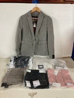 Lot 816  
            Nottingham SR5 - Delivery Only 

                
BOX OF DESIGNER CLOTHING ITEMS IN VARIOUS SIZES
