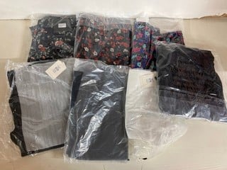 Lot 819  
            Nottingham SR5 - Delivery Only 

                
BOX OF DESIGNER CLOTHING ITEMS IN VARIOUS SIZES