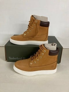 Lot 842  
            Nottingham SR5 - Delivery Only 

                
TIMBERLAND TBOA1NF WOMEN'S BOOTS SIZE:UK4