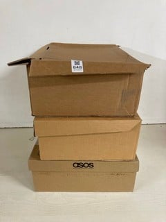 Lot 848  
            Nottingham SR5 - Delivery Only 

                
3 X PAIRS OF SHOES TO INC ASOS BLACK SUEDE BOOTS