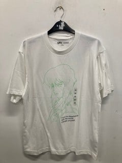 Lot 1002  
            Nottingham SR9 - Delivery Only 

                
UNIQLO WHITE GRAPHIC T-SHIRT UK SIZE XS