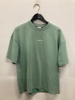 Lot 1008  
            Nottingham SR9 - Delivery Only 

                
ESSENTIALS GREEN LOGO SS T-SHIRT UK SIZE L