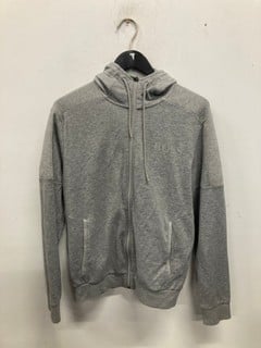 Lot 1016  
            Nottingham SR9 - Delivery Only 

                
HUGO BOSS GREY ZIP-UP HOODIE UK SIZE L