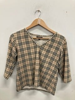Lot 1025  
            Nottingham SR9 - Delivery Only 

                
BURBERRY WOMENS CROPPED T-SHIRT UK SIZE L
