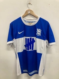Lot 1030  
            Nottingham SR9 - Delivery Only 

                
NIKE BIRMINGHAM CITY 2025/26 HOME JERSEY UK SIZE L