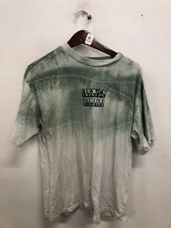 Lot 1032  
            Nottingham SR9 - Delivery Only 

                
NAPAPIJRI GREEN/WHITE TIE DYE SS T-SHIRT UK SIZE M