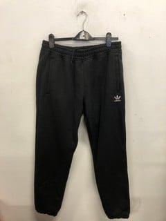 Lot 1041  
            Nottingham SR9 - Delivery Only 

                
ADIDAS BLACK LOGO TRACKSUIT BOTTOMS UK SIZE XL