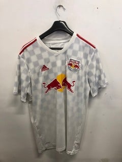 Lot 1045  
            Nottingham SR9 - Delivery Only 

                
ADIDAS NEW YORK RED BULLS 2021/22 HOME JERSEY UK SIZE XL