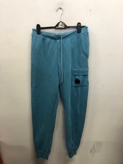 Lot 1053  
            Nottingham SR9 - Delivery Only 

                
CP COMPANY BLUE TRACKSUIT BOTTOMS SIZE UNKNOWN