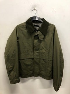 Lot 1062  
            Nottingham SR9 - Delivery Only 

                
UNIQLO GREEN WORKMAN'S JACKETS SIZE UNKNOWN