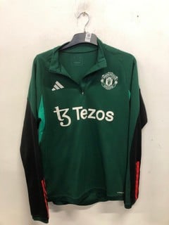 Lot 1064  
            Nottingham SR9 - Delivery Only 

                
ADIDAS MANCHESTER UNITED TIRO 23 TRAINING 1/4 ZIP UK SIZE M
