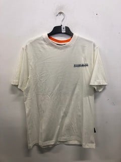 Lot 1076  
            Nottingham SR9 - Delivery Only 

                
NAPAPIJRI WHITE LOGO SS T-SHIRT UK SIZE L