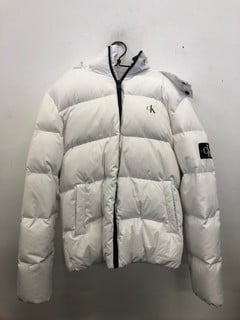 Lot 1077  
            Nottingham SR9 - Delivery Only 

                
CALVIN KLEIN WHITE PUFFER JACKET UK SIZE M