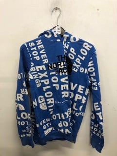 Lot 1084  
            Nottingham SR9 - Delivery Only 

                
JUNIOR THE NORTH FACE LOGO PRINT BLUE HOODIE UK SIZE XL