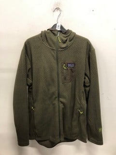 Lot 1097  
            Nottingham SR9 - Delivery Only 

                
PATAGONIA GREEN FLEECE JACKET UK SIZE L