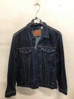 Lot 1102  
            Nottingham SR9 - Delivery Only 

                
LEVIS BUCK YEAH DENIM JACKET UK SIZE L