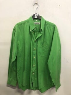 Lot 1111  
            Nottingham SR9 - Delivery Only 

                
BEN SHERMAN GREEN LS SHIRT UK SIZE M