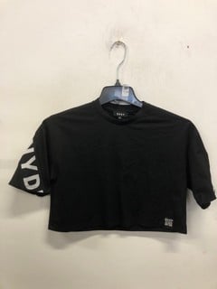 Lot 1116  
            Nottingham SR9 - Delivery Only 

                
DKNY WOMENS CROPPED BLACK SS T-SHIRT UK SIZE 10