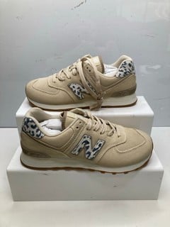 Lot 111  
            Nottingham SR9 - Delivery Only 

                
NEW BALANCE TRAINERS UK SIZE 5.5