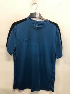 Lot 1125  
            Nottingham SR9 - Delivery Only 

                
NIKE BLUE DRI-FIT LOGO T-SHIRT UK SIZE L