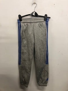 Lot 1136  
            Nottingham SR9 - Delivery Only 

                
KIDS ADIDAS GREY TRACKSUIT BOTTOMS UK SIZE 9-10 YEARS