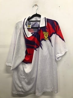 Lot 1144  
            Nottingham SR9 - Delivery Only 

                
UMBRO SCOTLAND 1991-93 AWAY JERSEY UK SIZE XL