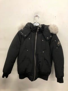 Lot 1153  
            Nottingham SR9 - Delivery Only 

                
MOOSE KNUCKLERS BLACK COAT UK SIZE L