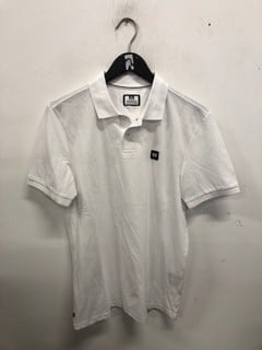 Lot 1175  
            Nottingham SR9 - Delivery Only 

                
WEEKEND OFFENDER WHITE POLO SHIRT UK SIZE UNKNOWN