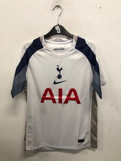 Lot 1177  
            Nottingham SR9 - Delivery Only 

                
SPURS FOOTBALL JERSEY UK SIZE S