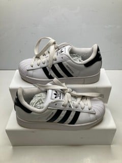 Lot 117  
            Nottingham SR9 - Delivery Only 

                
ADIDAS SUPERSTAR II TRAINERS UK SIZE 3.5