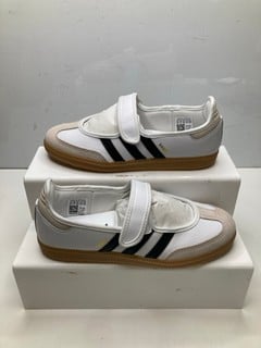 Lot 126  
            Nottingham SR9 - Delivery Only 

                
ADIDAS SAMBA JANE TRAINERS UK SIZE 6