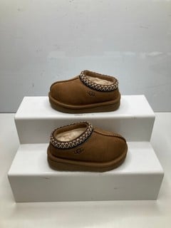 Lot 127  
            Nottingham SR9 - Delivery Only 

                
UGG KIDS TASMAN II SHOES UK SIZE 5