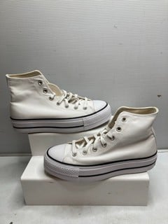 Lot 149  
            Nottingham SR9 - Delivery Only 

                
CONVERSE CTAS HI TOP TRAINERS UK SIZE 6