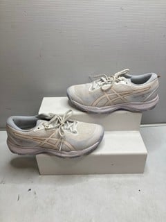 Lot 150  
            Nottingham SR9 - Delivery Only 

                
ASICS GEL NETBURNER ACADEMY 10 TRAINERS UK SIZE 5.5